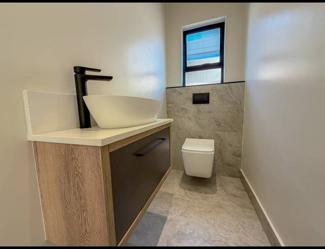 4 BEDROOM FREESTANDING FOR SALE IN FOUNTAINBROOK ESTATE